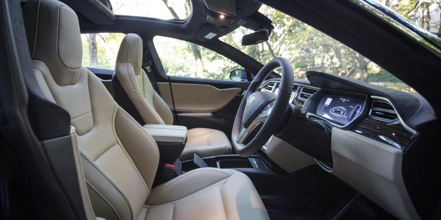 Интерьер Tesla Model S 75D 2016 года  (AU) (фото 9 из 11)